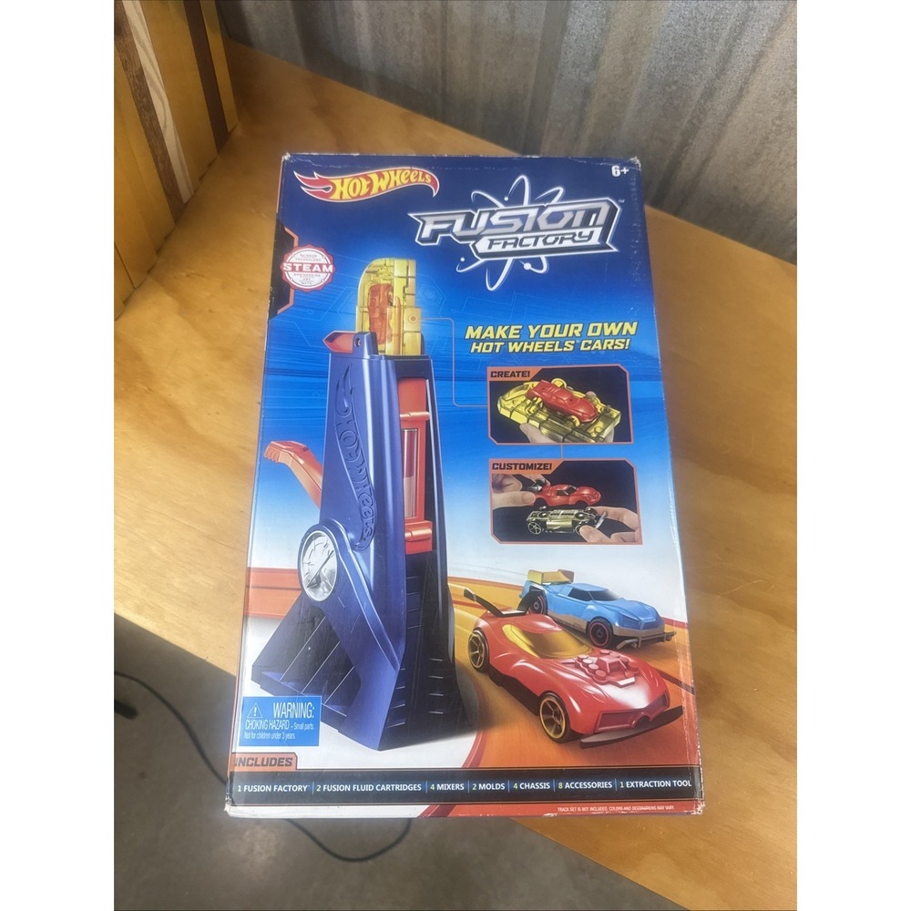 HOT WHEELS Fusion Factory Car Maker Mattel DGC96 NEW